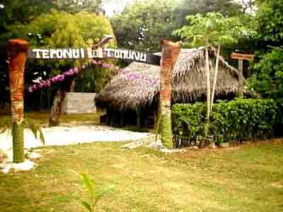 The entrance to Tepoonui, the winners of the 2002 Tumunu Tutaka. Tepoonui tanslates as "the Big Night"