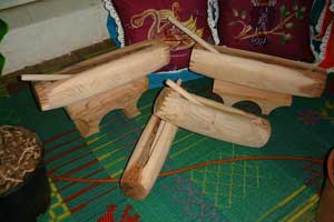 Pate or carved slit gongs